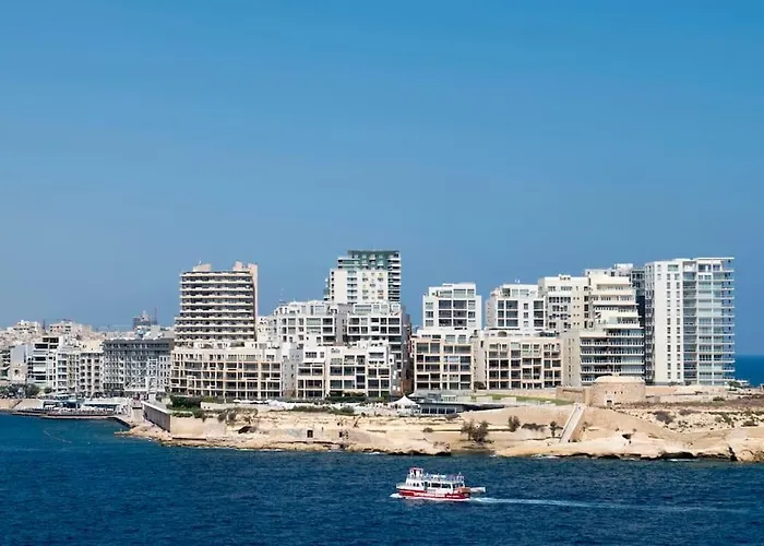 Vallettastay - Harbor View Gem -Sea View 2 Bed Apt